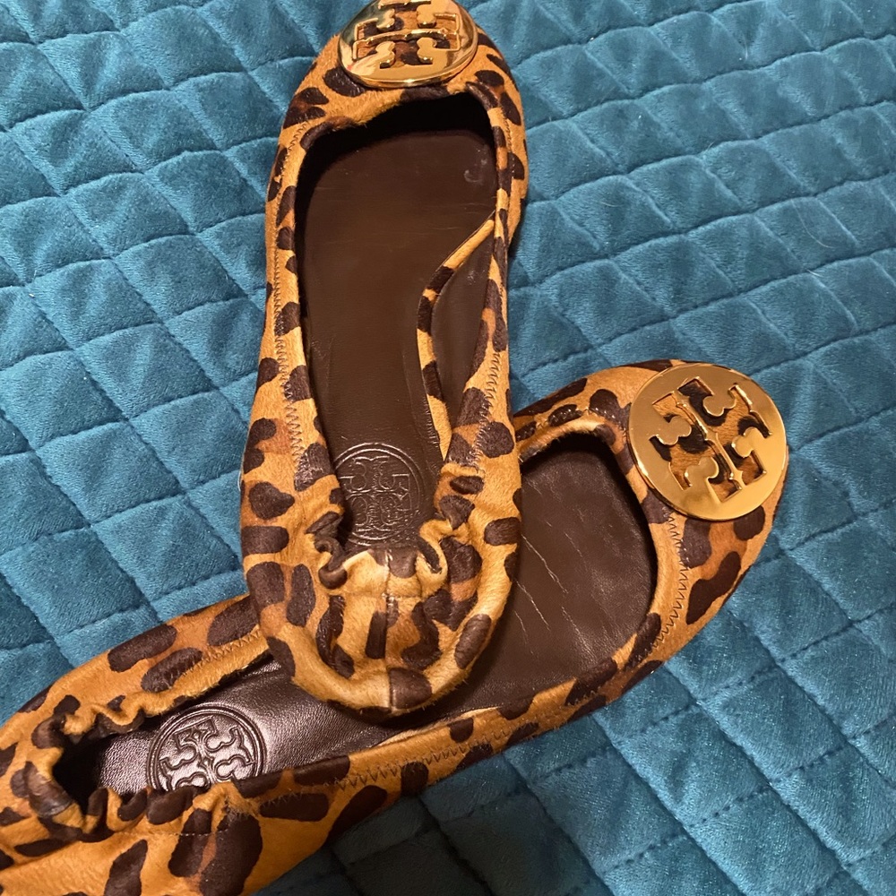 TB Reva animal print flat. Excellent Pre Loved